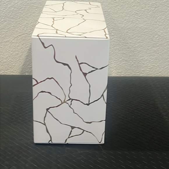 One authentic Yves Saint Laurent 2023 display retail box - Picture 3 of 7